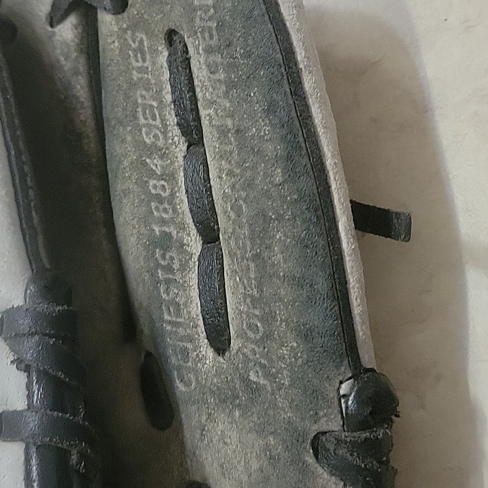 Baseball glove youth Louisville Slugger Genesis 1884 Series 9" - Picture 3 of 4
